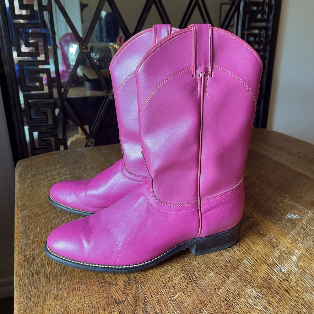 Women’s pink Laredo cowgirl boots